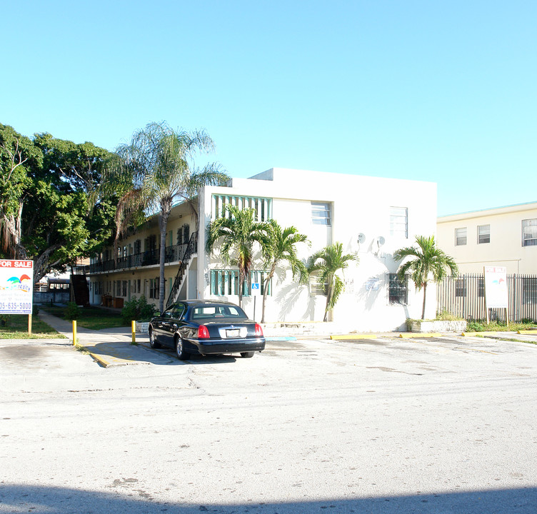 731 NW 56th St in Miami, FL - Building Photo