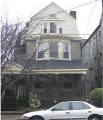 916 S 47th St in Philadelphia, PA - Building Photo