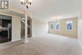 215 Huntsville Dr in Ottawa, ON - Building Photo - Building Photo