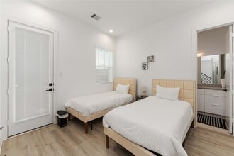 3410 Baer St in Houston, TX - Building Photo - Building Photo