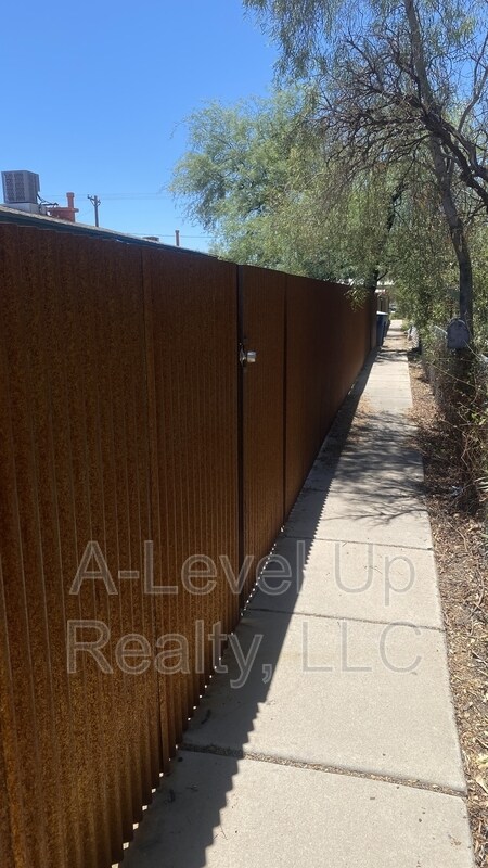 property at 1044 S 4th Ave
