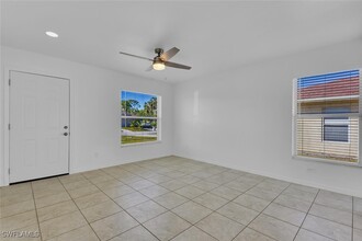 2414 55th Terrace SW in Naples, FL - Foto de edificio - Building Photo