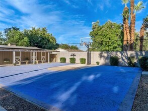 330 Rancho Cir in Las Vegas, NV - Building Photo - Building Photo