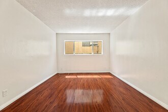 10535 Lindley Avenue in Northridge, CA - Building Photo - Building Photo