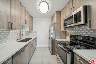 7545 Hampton Ave in West Hollywood, CA - Building Photo - Building Photo