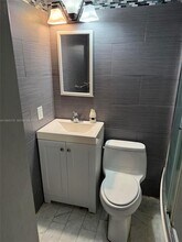 4050 NE 12th Terrace in Oakland Park, FL - Foto de edificio - Building Photo