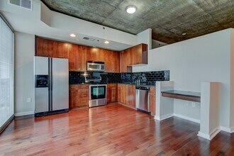 3324 Peachtree Rd NE in Atlanta, GA - Building Photo - Building Photo
