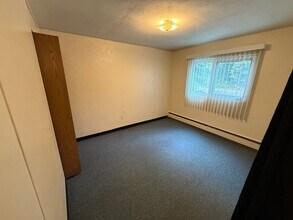 433 E Dowling Rd in Anchorage, AK - Building Photo - Building Photo