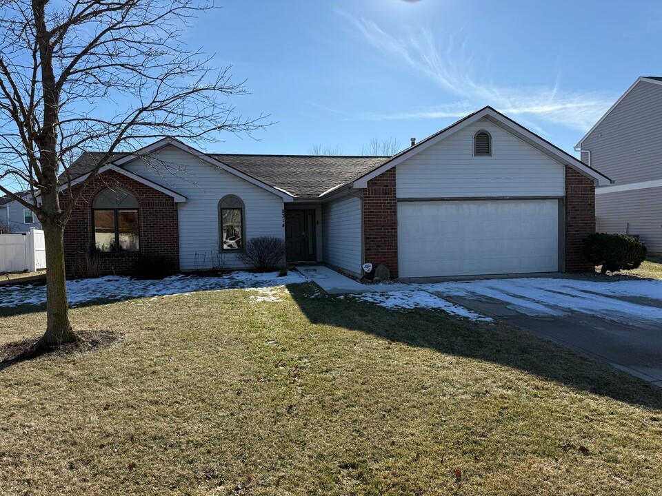 8314 Castle Pines Pl in Fort Wayne, IN - Building Photo