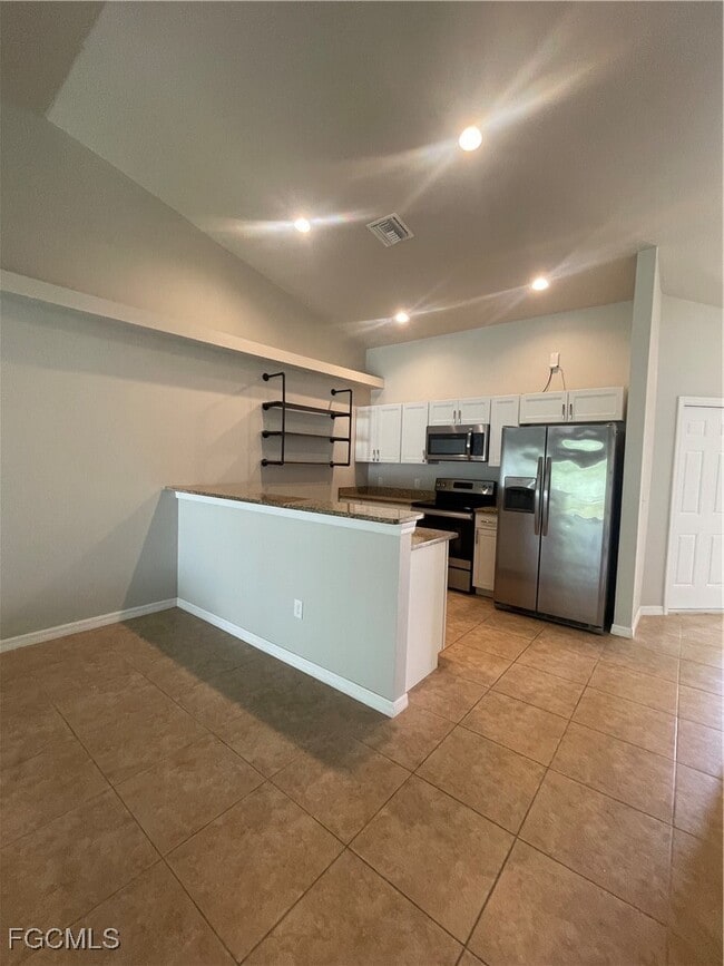 1020 NE 8th Pl in Cape Coral, FL - Building Photo - Building Photo