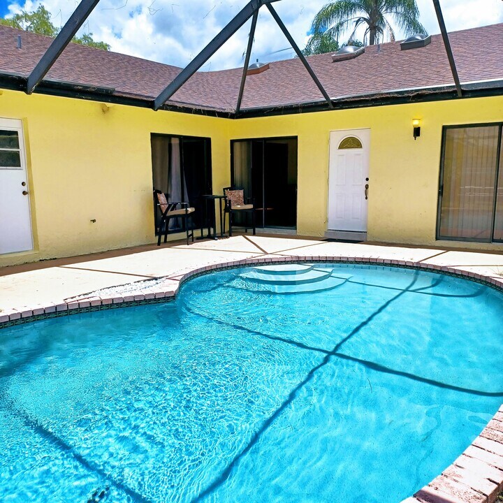 14132 Lily Ct in Wellington, FL - Building Photo