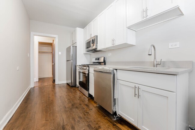 5306 N Ashland Ave, Unit 2 in Chicago, IL - Building Photo - Building Photo
