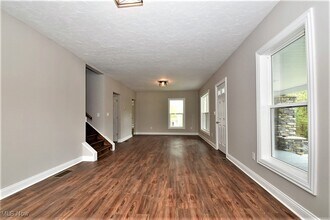 7984 Chagrin Rd in Chagrin Falls, OH - Building Photo - Building Photo