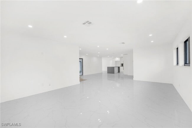 4943 Pelican Blvd