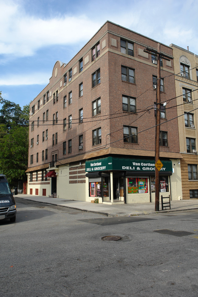 497 Van Cortlandt Park Ave in Yonkers, NY - Building Photo - Primary Photo