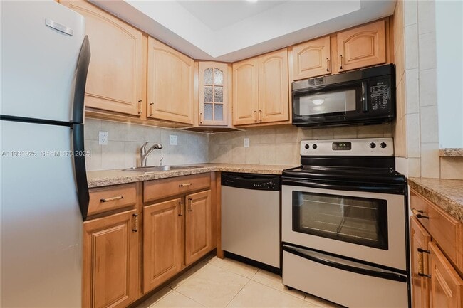 1421 S Ocean Blvd in Pompano Beach, FL - Building Photo - Building Photo