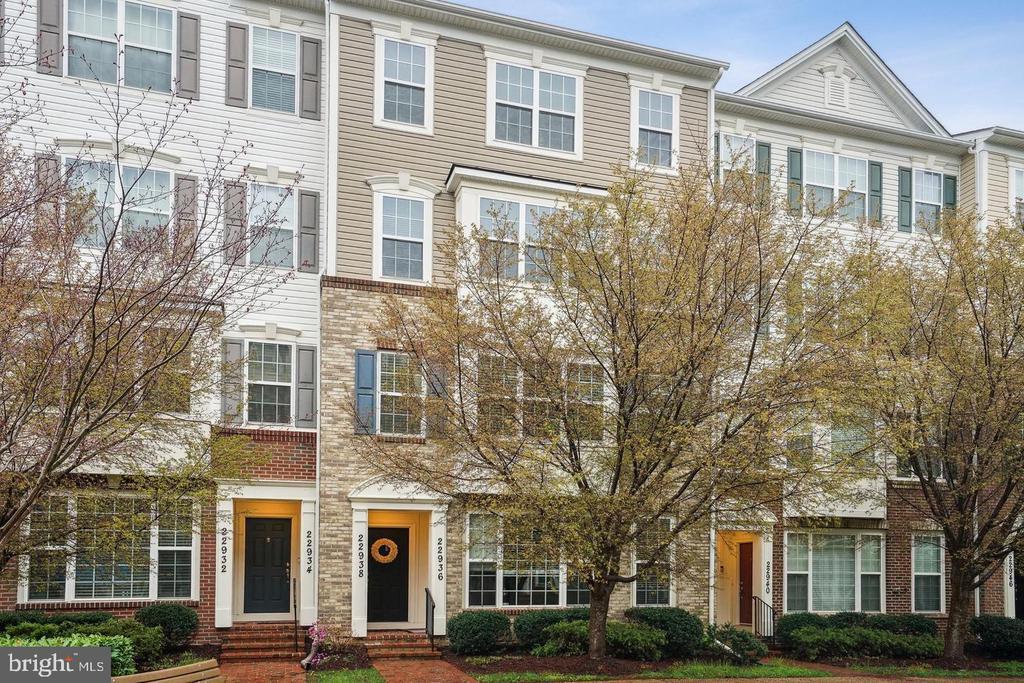 22936 Spicebush Dr in Clarksburg, MD - Building Photo
