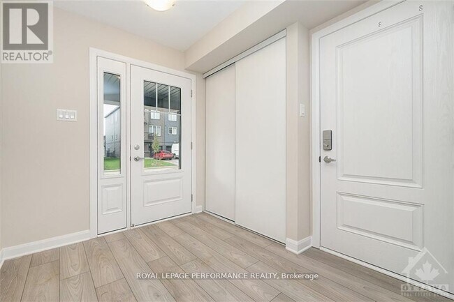 110 Paloma Cir in Ottawa, ON - Building Photo - Building Photo