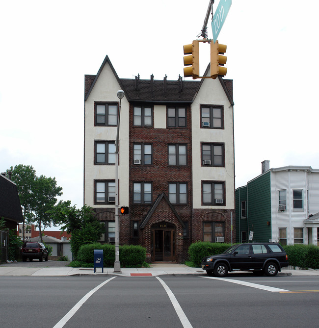 1929 Kennedy Blvd in North Bergen, NJ - Foto de edificio - Building Photo