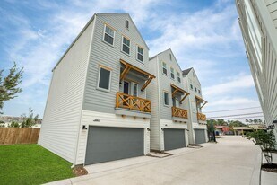 3905 B Pinemont Dr in Houston, TX - Building Photo