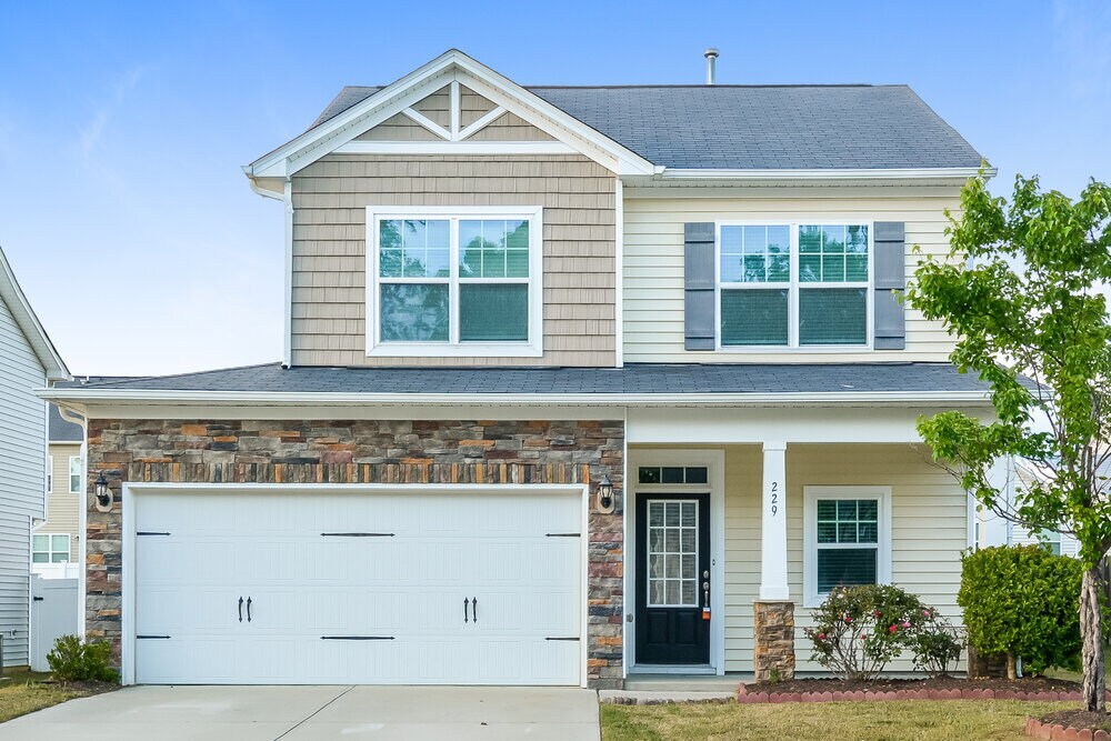 229 Breezemont Dr in Fuquay Varina, NC - Building Photo
