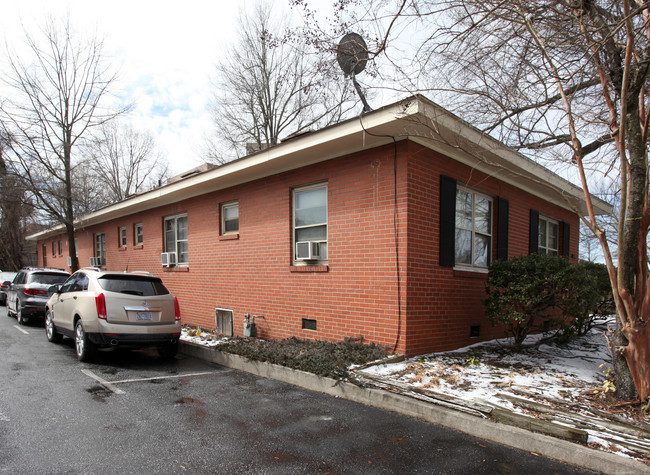 1013 W Friendly Avenue in Greensboro, NC - Building Photo - Building Photo