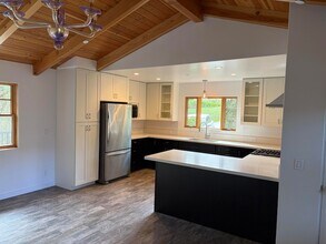 60 Crestview Ln in Montecito, CA - Foto de edificio - Building Photo