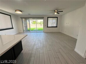 9565 Camelback Crk Dr in Las Vegas, NV - Building Photo - Building Photo