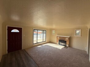 334 B St in Taft, CA - Building Photo - Building Photo