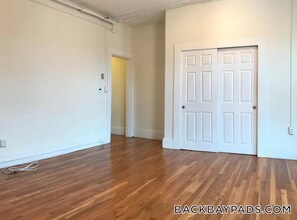 913 Boylston St in Boston, MA - Foto de edificio - Building Photo