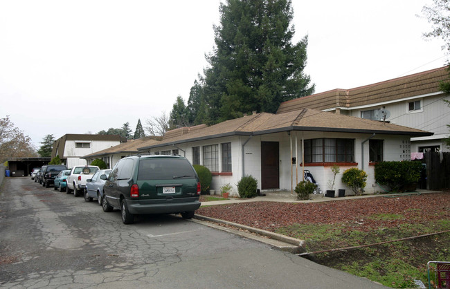 1809 Lake St in Calistoga, CA - Foto de edificio - Building Photo