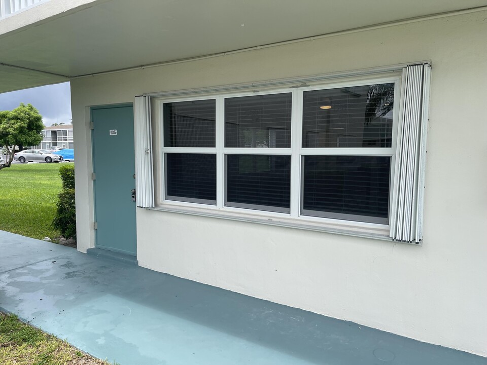 460 Horizon W-Unit -105 in Boynton Beach, FL - Foto de edificio