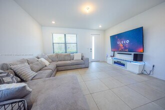 715 SE 17th Ave in Homestead, FL - Building Photo - Building Photo