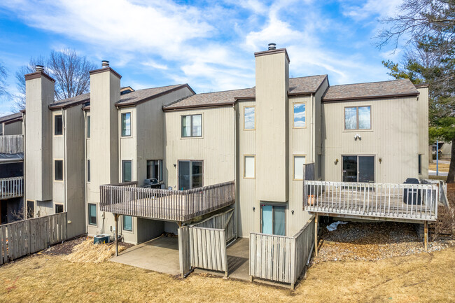 West Park Condominiums in West Des Moines, IA - Building Photo - Building Photo