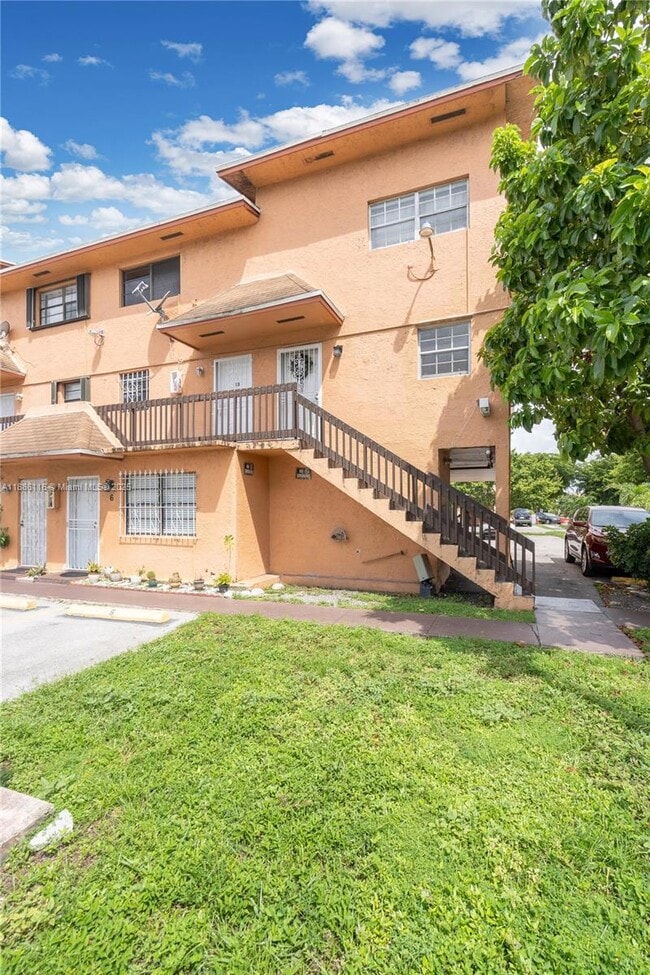 2261 W 53rd St in Hialeah, FL - Building Photo - Building Photo