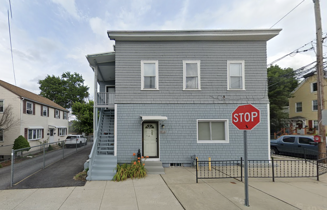 58 Bridges St, Unit #1 in Framingham, MA - Building Photo