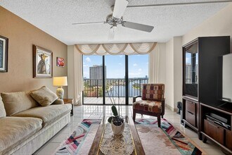 18151 NE 31st Ct, Unit 1709 in Aventura, FL - Building Photo - Building Photo