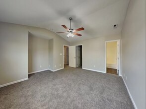 301 Cline Falls Dr in Holly Springs, NC - Building Photo - Building Photo