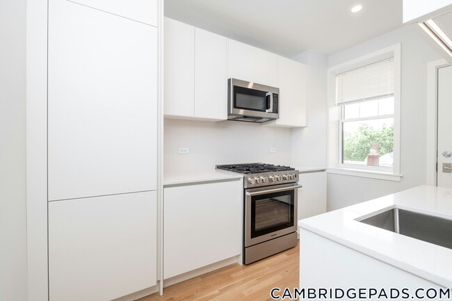 17a Forest St, Unit 42 in Cambridge, MA - Building Photo - Building Photo