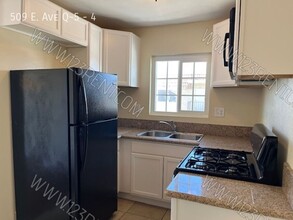 509 E Ave Q-5 in Palmdale, CA - Building Photo - Building Photo