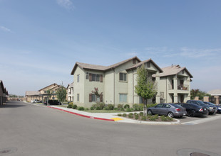 Sequoia Vista Apartments in Visalia, CA - Foto de edificio - Building Photo