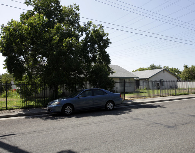 Parkside Apartments in Sacramento, CA - Building Photo - Building Photo