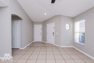 18012 Birdwater Dr in Tampa, FL - Foto de edificio - Building Photo