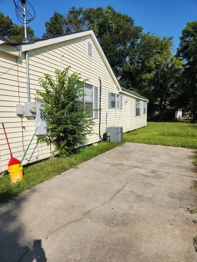 566 Crane St in Baton Rouge, LA - Building Photo - Building Photo