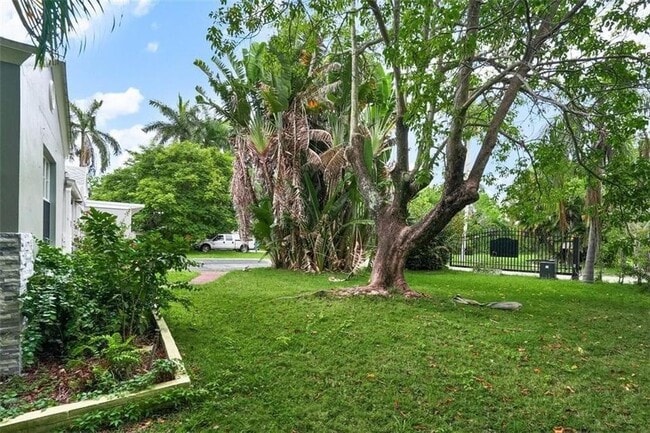 property at 617 Lakeside Harbour