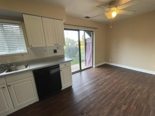 240 E Rimini Ct in Palatine, IL - Building Photo - Building Photo