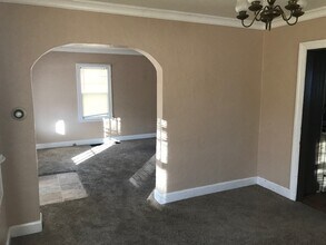 323 Hillview Dr in Rossford, OH - Building Photo - Building Photo