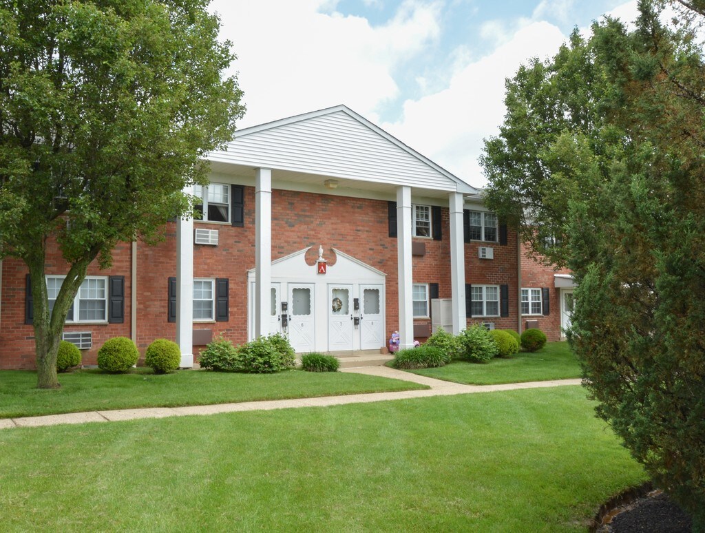 Country Manor Apartments Levittown, PA Apartments For Rent