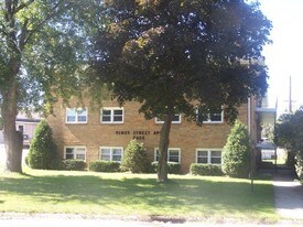 2425 Holmes St in Rockford, IL - Building Photo