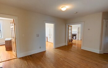 1678 Commonwealth Ave, Unit 4 in Boston, MA - Foto de edificio - Building Photo